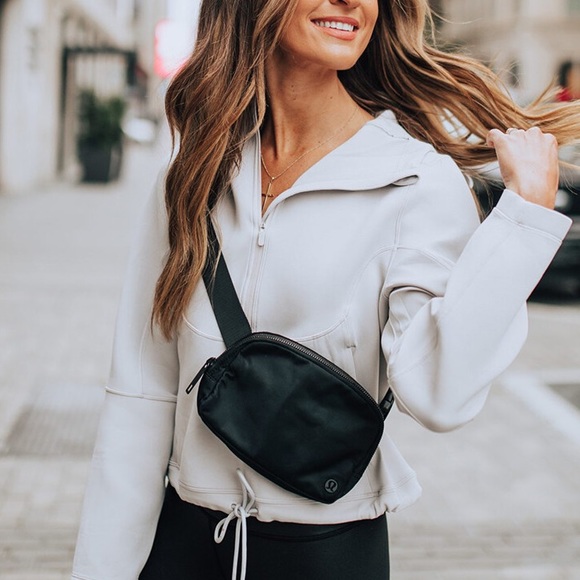 NEW Lululemon Everywhere Belt Bag Black - Picture 14 of 17